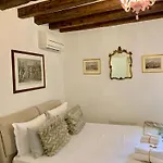Fortuny Bed & Breakfast 4*