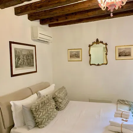 Fortuny Bed & Breakfast 4*