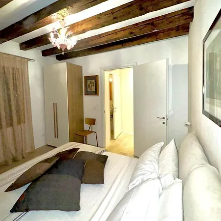 Fortuny Bed & Breakfast 4*