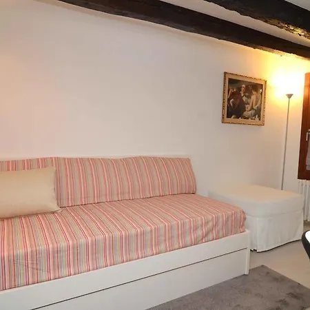 Fortuny Bed & Breakfast